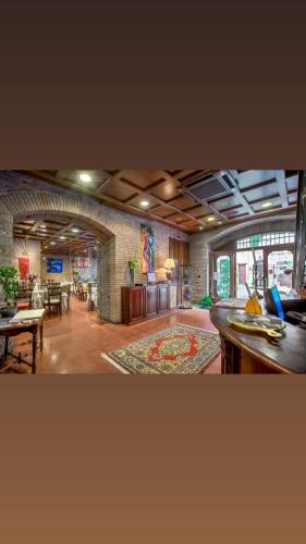 a large room with a living room and a lobby at hotel dei consoli in Gubbio
