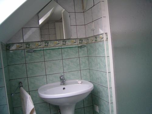 A bathroom at Gereben Villa