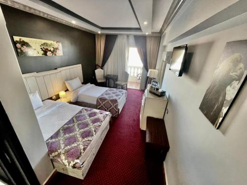 Postel nebo postele na pokoji v ubytování Omar Elkhaiam Hotel