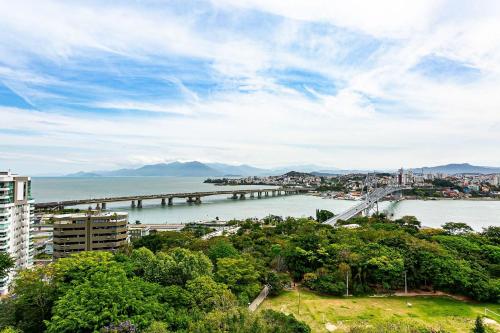 Pratico e completo a poucos passos da Beira Mar Norte CA18, Florianópolis, Brazilia