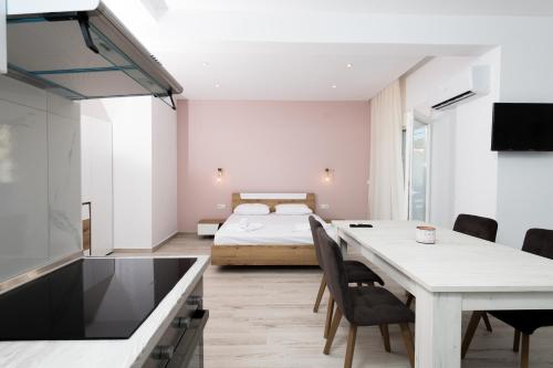 Postel nebo postele na pokoji v ubytování Diamanti Apartments Downtown Limenas Thasos