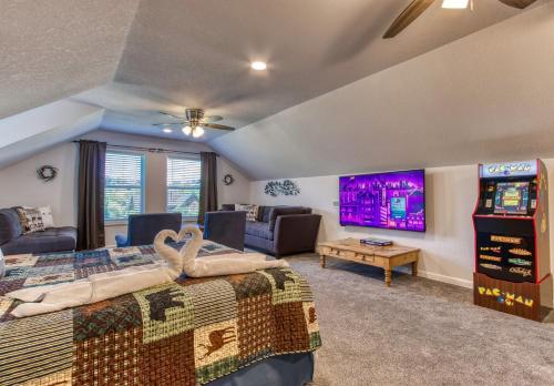 Μια τηλεόραση ή/και κέντρο ψυχαγωγίας στο Baby Bear by HoneyBearCabins