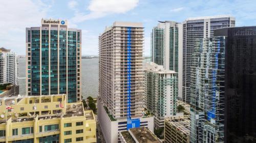 High Rise Brickell Modern Studio photo 11