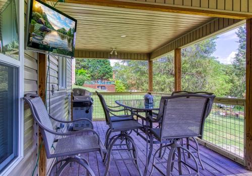 a screened in porch with a table and chairs at River Dance by HoneyBearCabins in Sevierville