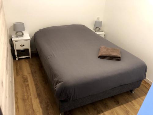 Un pat sau paturi într-o cameră la Gite du Chalet Barnabas Relais Motards