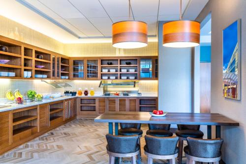 Η κουζίνα ή μικρή κουζίνα στο Hyatt Place at The Hollywood Casino Pittsburgh South