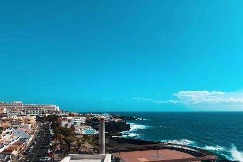 LARGE 90m2 CANARY APARTMENT, NICE VIEW, LOCATION !