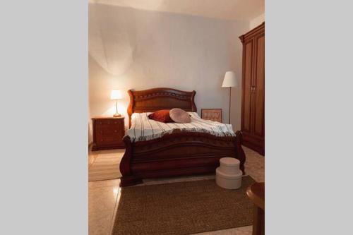 A bed or beds in a room at LARGE 90m2 CANARY APARTMENT, NICE VIEW, LOCATION !