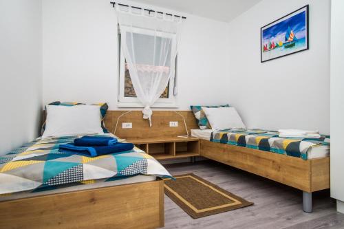 Postel nebo postele na pokoji v ubytování Apartments Jedro