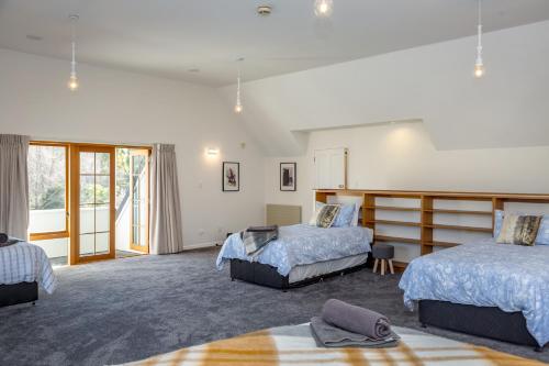 Katil atau katil-katil dalam bilik di Longbush Estate