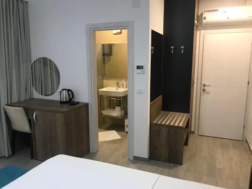 Koupelna v ubytování Reževići Apartments