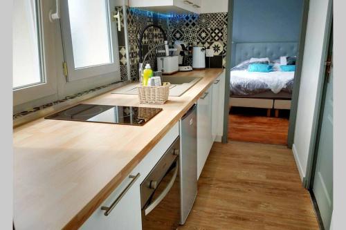 a kitchen with a counter and a bed in a room at KITESURF - 100M PLAGE - DECO DESIGN in Berck-sur-Mer