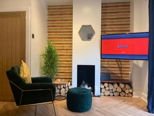 a living room with a tv and a fireplace at Skippers Retreat (with free doorstep parking) in North Berwick