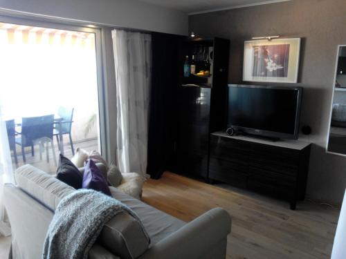 Monaco Hilltop Suites – Photos 3