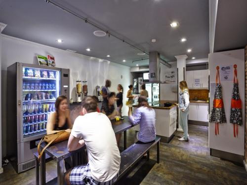 Black Swan Hostel Barcelona