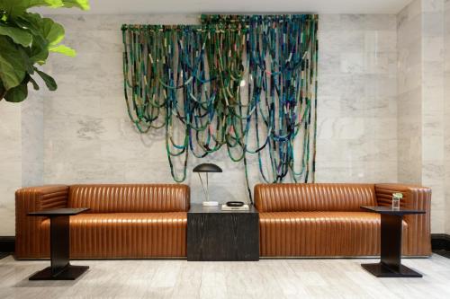 Ruang duduk di Kimpton - Harper Hotel by IHG