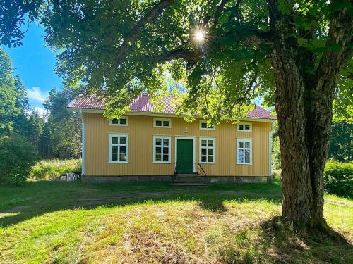 The building in which the holiday home is located