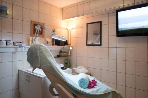 Kamar mandi di Hotels Haus Waterkant & Strandvilla Eils