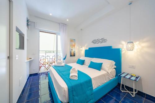 a blue and white bedroom with a large bed at 4blu Camere Marine in Maiori