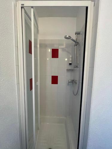 Ένα μπάνιο στο "Contact Hôtel" Le Saint Rémy - Chalon Sud