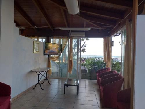 Χώρος καθιστικού στο Quadruple room for a totally relaxing holiday 20 meters from the sea