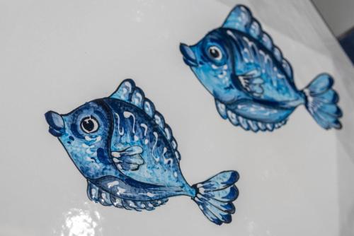 two blue fish on top of a cake at 4blu Camere Marine in Maiori
