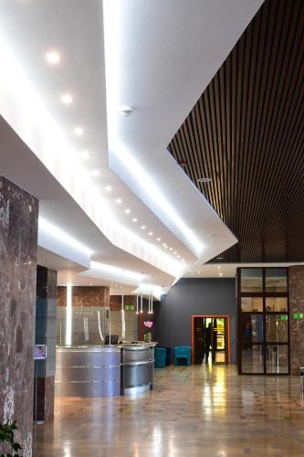 El lobby o recepción de Hotel Gromada Pila