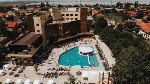 Kolam renang di atau dekat dengan Hotel Terra Balneo