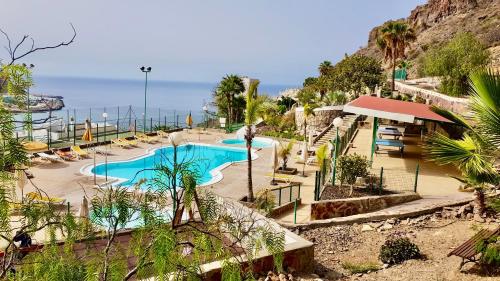 Výhľad na bazén v ubytovaní Cozy Apartment Ocean View, Playa del Cura alebo v jeho blízkosti