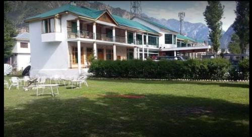 Κήπος έξω από το Greens Hotel Kalam