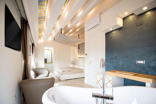 een badkamer met een bad, een wastafel en een bed bij Opera Arte Conero Riviera in Numana