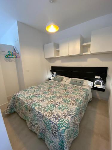 Ένα ή περισσότερα κρεβάτια σε δωμάτιο στο Torregrande Apartments