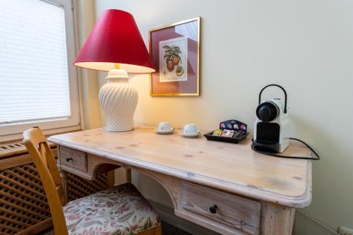 a table with a lamp on top of it at Olymp Munich in Eching