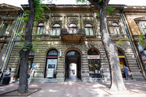 an old building with a balcony on the front of it at Apartments Borovo in Subotica