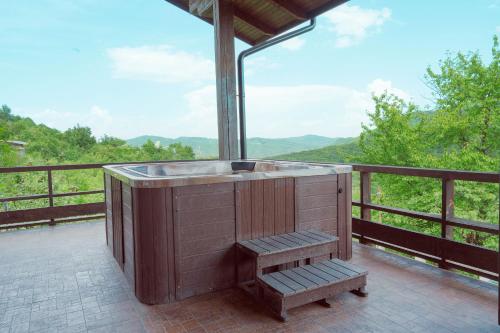 an outdoor kitchen with a view of the mountains at Casa Tisa in Băile Olăneşti