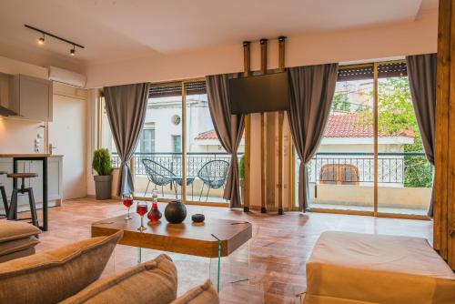 NOHO Boutique , premium living Lazeon 7