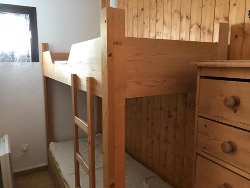 a bunk bed with a ladder in a room at Studio Montgenèvre, 1 pièce, 5 personnes - FR-1-445-32 in Montgenèvre