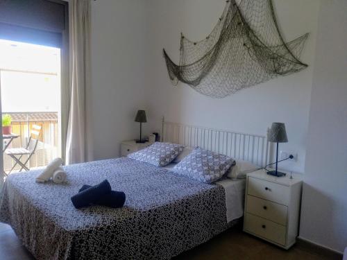 a bedroom with a bed and a window at Villa L'Estartit in L'Estartit