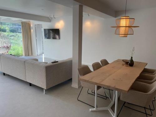 Ruang duduk di Duinappartementen Schoorl