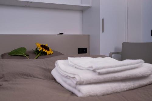Posteľ alebo postele v izbe v ubytovaní SILVANELLO Apartment