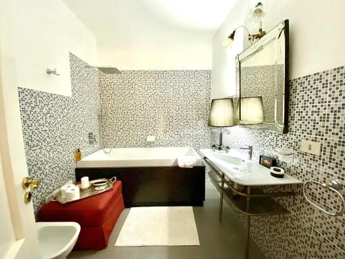 Kylpyhuone majoituspaikassa Case Natoli - Residenze d'Epoca