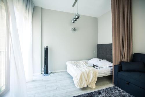Кровать или кровати в номере NEW modern studio apartment in the Old Town Riga