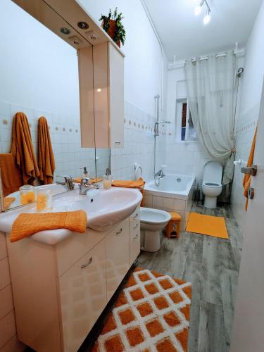 A bathroom at Casa Vacanza Due Elle - Casa Margherita