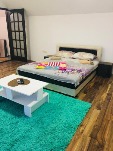 a bedroom with a bed and a green rug at Stan na dan Gornji Milanovac-centar-Nova gradnja in Gornji Milanovac