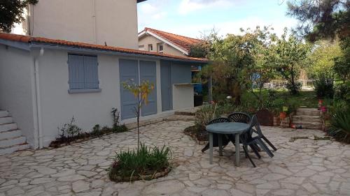 2 chambres et salle de bain Piscine Un oasis de bien être Jardin Direct Gare Aéroport