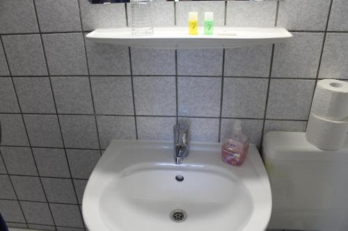 Pension Central Nuernberg-Fuerthにあるバスルーム