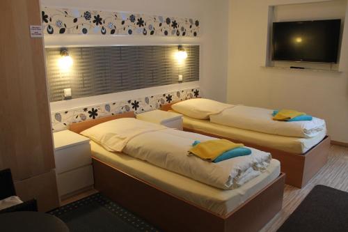 Pension Central Nuernberg-Fuerthにあるベッド