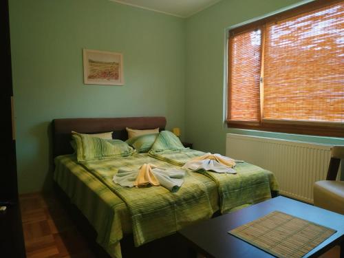 Voodi või voodid majutusasutuse Apartmani Bambola toas