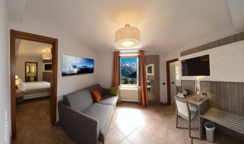 A seating area at Hotel Garni Cristallo