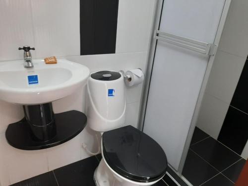 a bathroom with a toilet and a sink at Hotel Neiva Providencia in Neiva